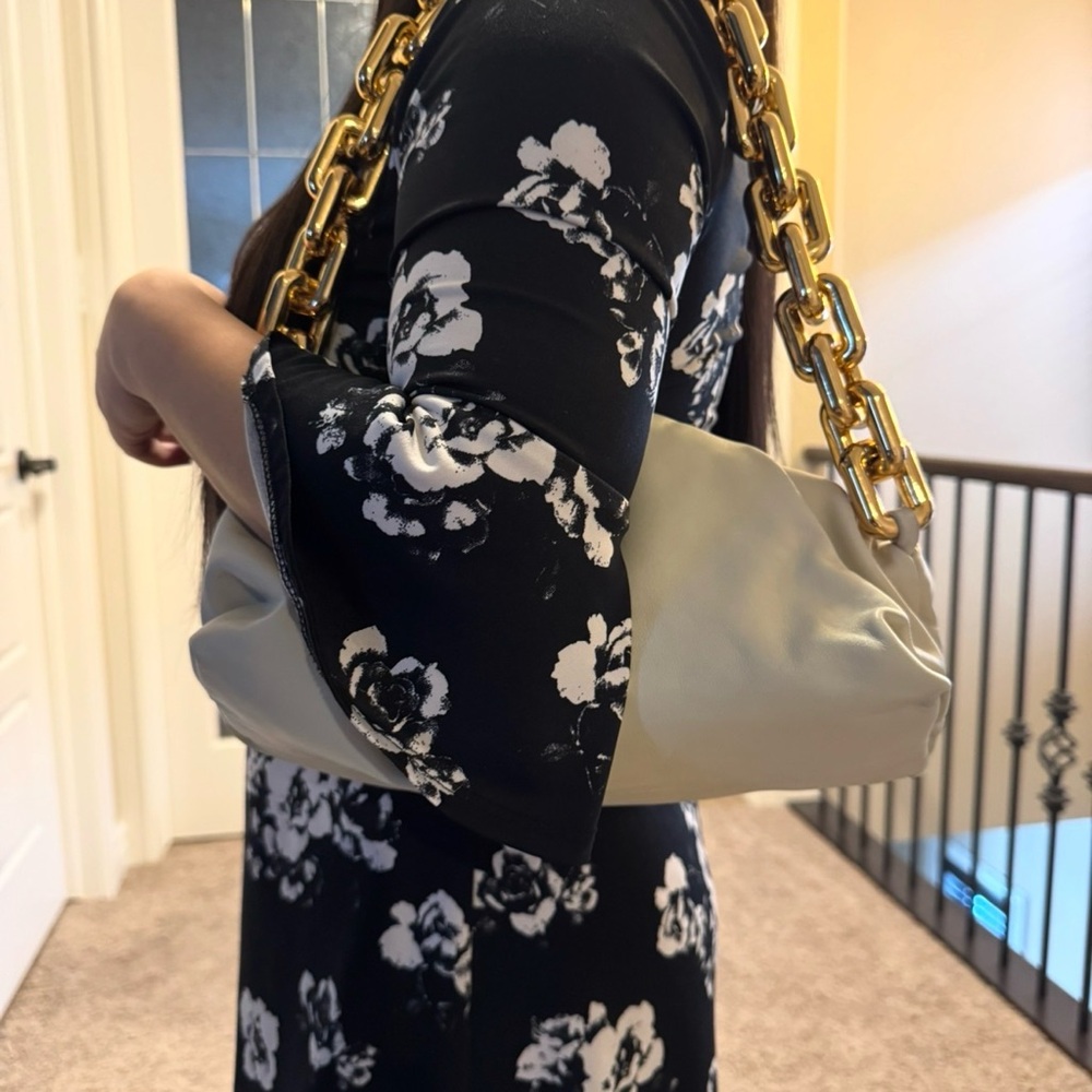 🎀Bottega Veneta Chain Pouch🎀 - Picture 16 of 16